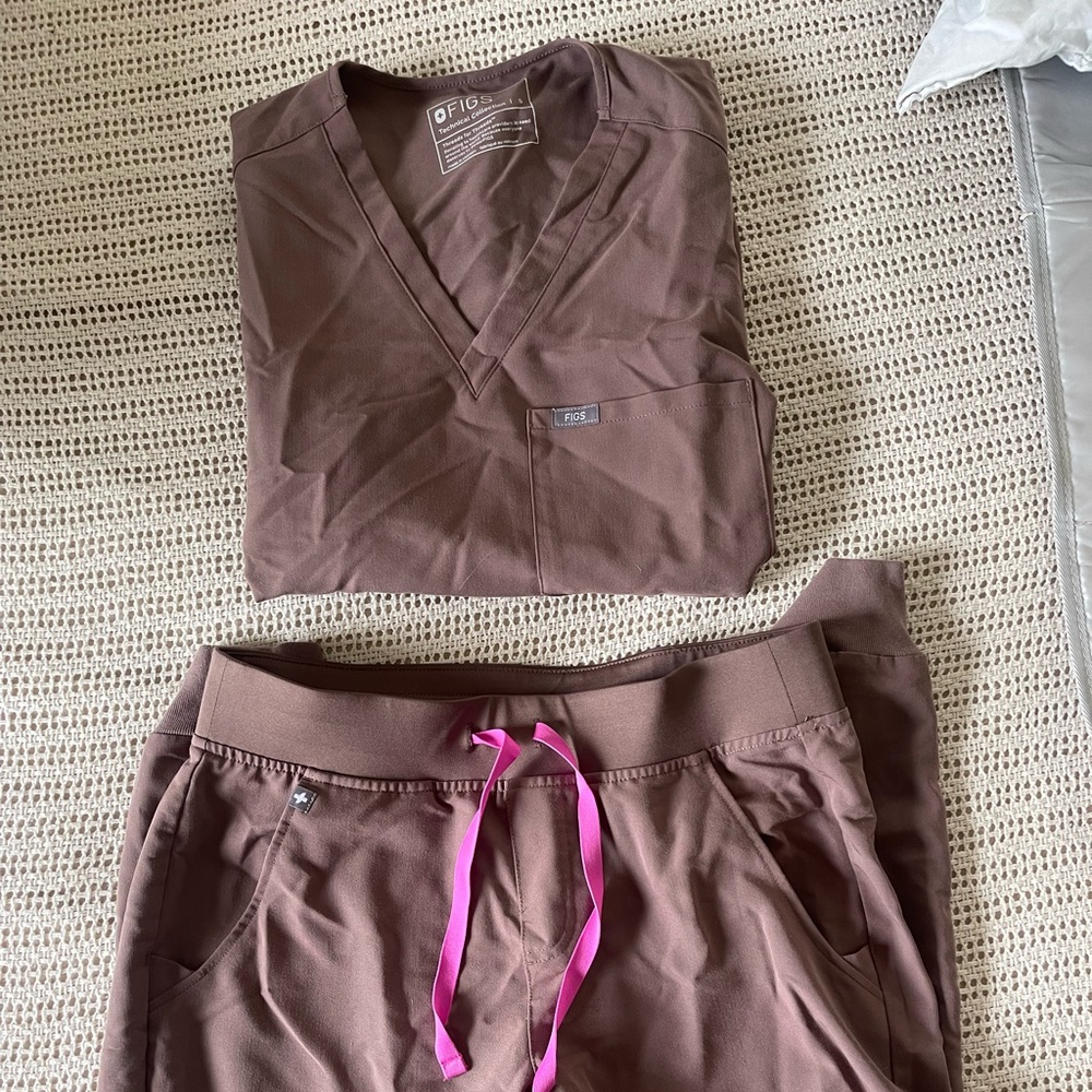 Figs Scrub Set
